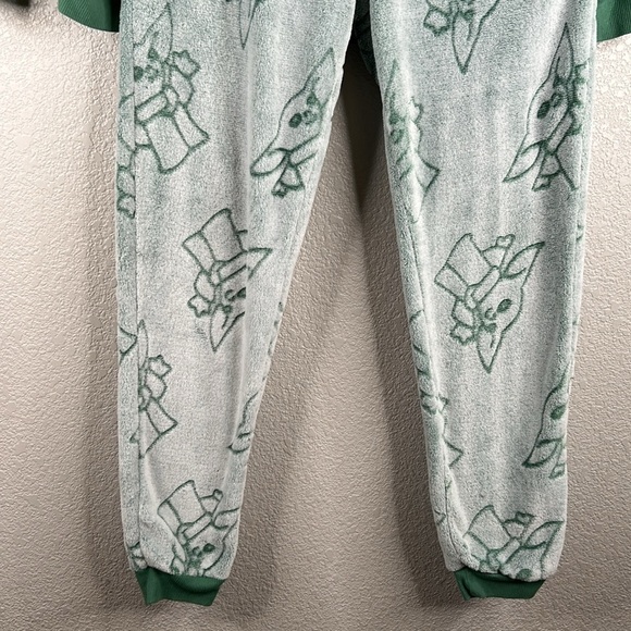 Disney Star Wars Grogu 2 Piece Loungewear Sweatshirt with Sweatpants Size Small - Picture 3 of 6